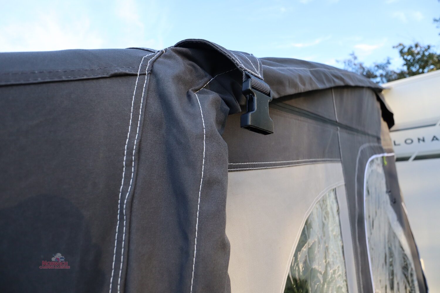 Dometic Ace Air 400 All Season Awning12