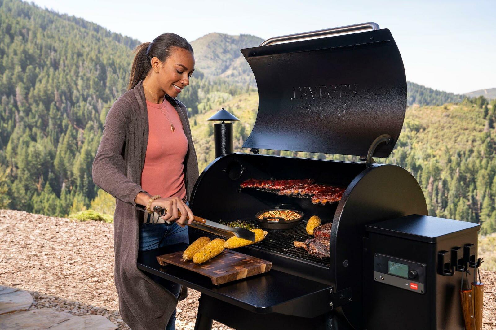 Pro 780 Grill Series Lifestyle