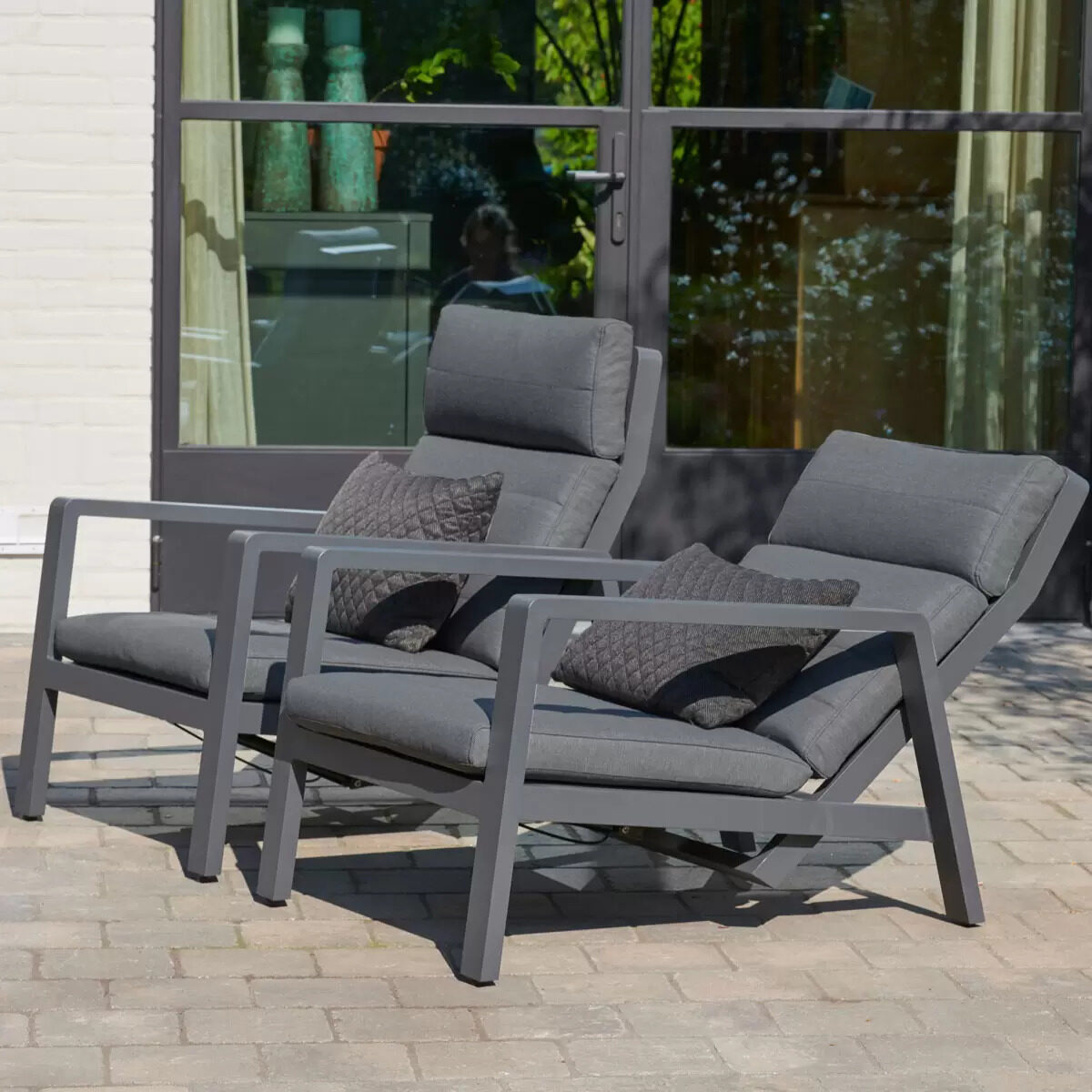 Life Outdoor Living Laguna Lounge Recliner Set Lifestyle Front