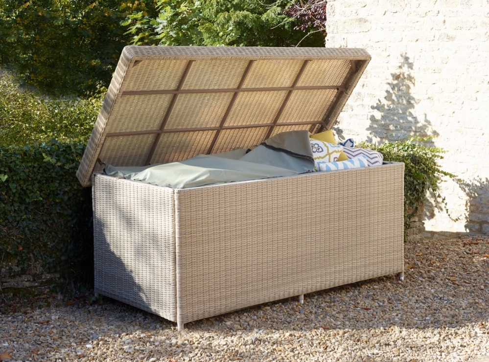 Bramblecrest cushion box open with cushions